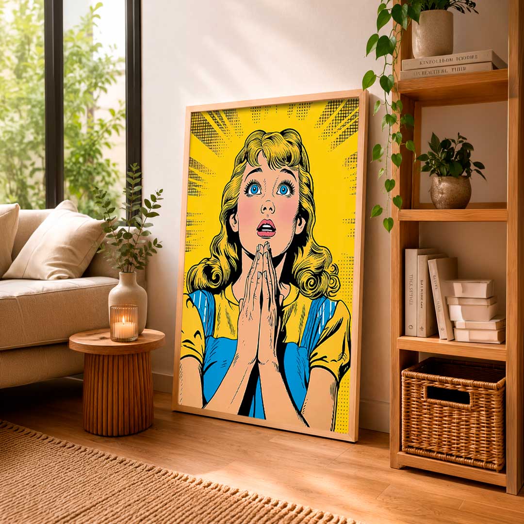 Ilustración estilo pop art de una joven con expresión de asombro, fondo amarillo vibrante. Ideal para decorar cualquier espacio con estilo único.