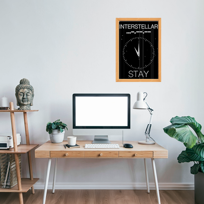 Obra decorativa con inspiración espacial, mostrando un reloj estilizado en blanco y negro. Perfecta para darle un toque moderno a cualquier espacio.